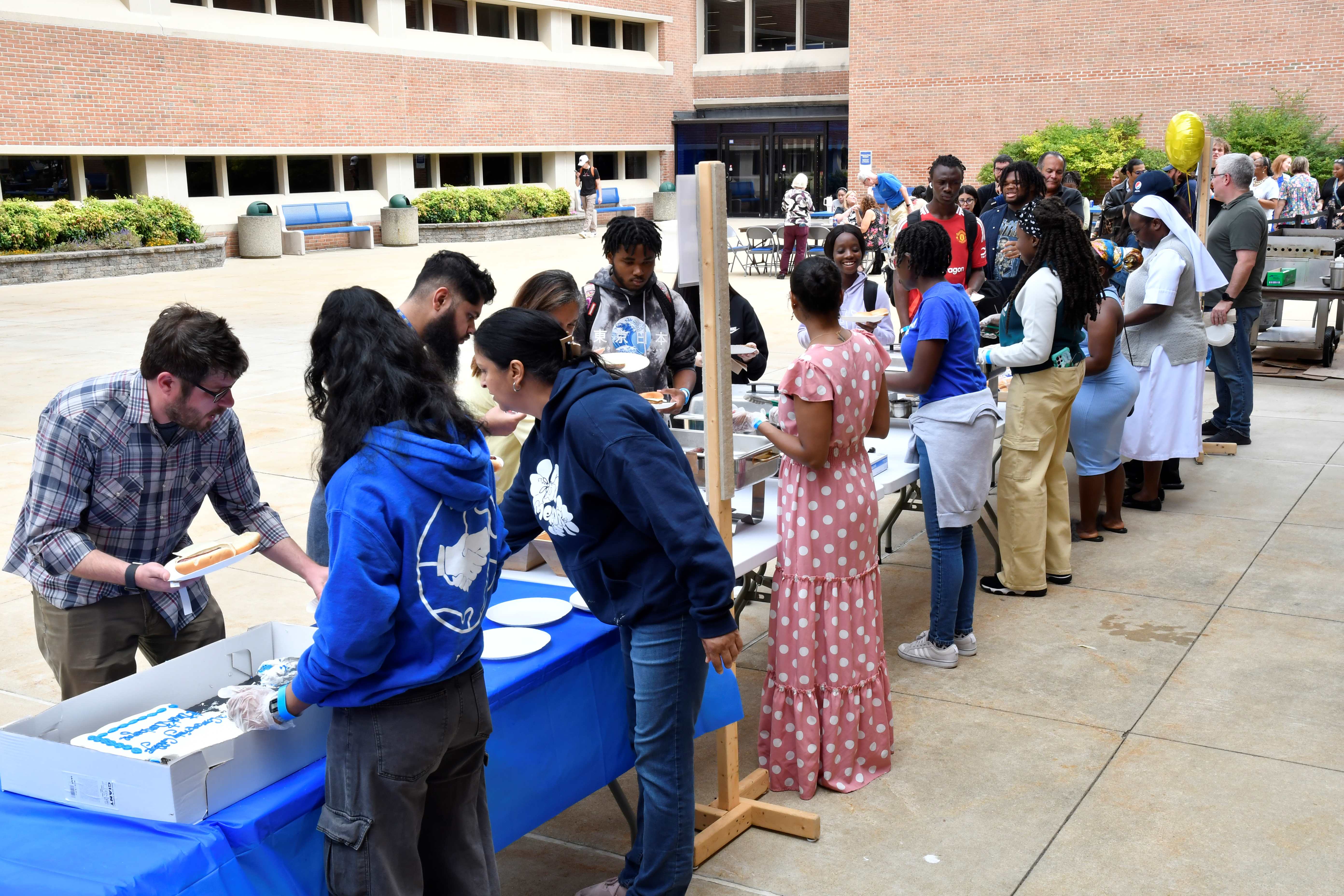 Students, faculty and staff lined up for Welcome Back BBQ