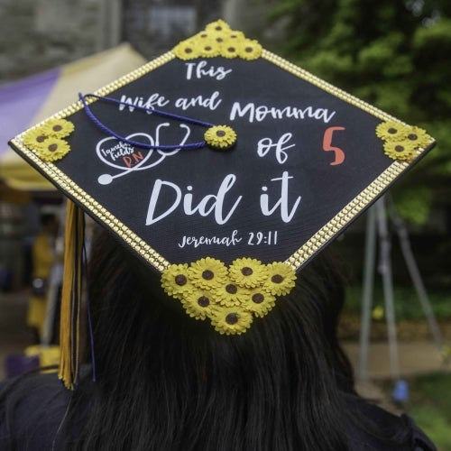 Commencement 2 grads hat